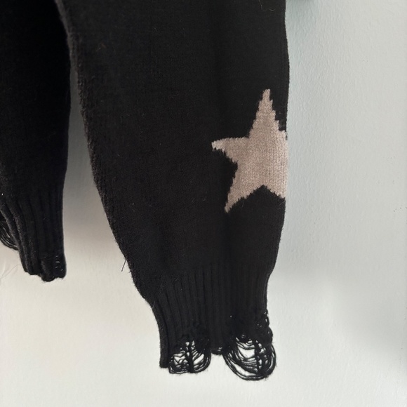 Buffalo Star Print Distressed V-Neck Sweater (NWT) - Picture 8 of 14